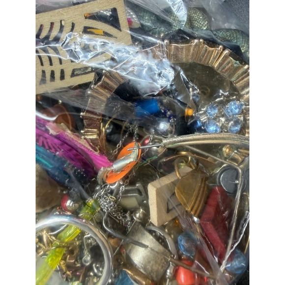 HUGE Crafting Jewelry Lot Over 16 Lbs Broken Junk New Vintage Costume Fashion - Picture 8 of 14